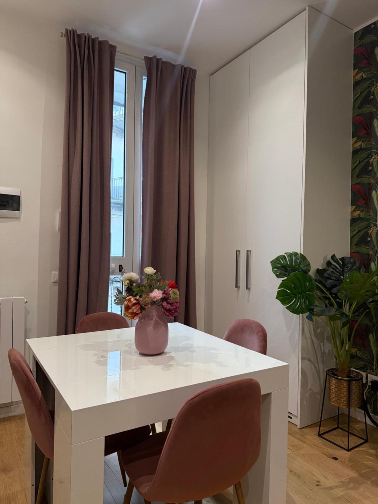 Peony House - 10 Min Duomo Apartment Milan Exterior photo
